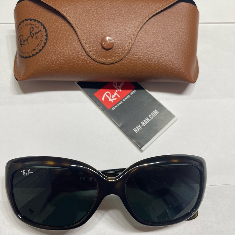 Brand New Ray-Ban Sunglasses.
